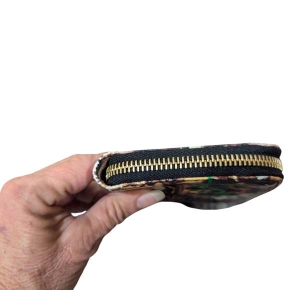 Pre-Owned Jimmy Choo signed wallet- As is - Callouts - Picture 3 of 10